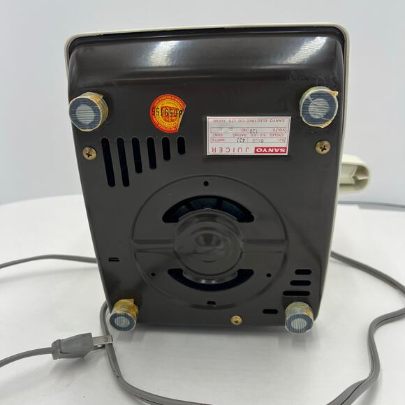 Vintage Sanyo Juicer Juice Electric Extractor Pulp Ejector (SJ-5400) - Picture 2 of 14